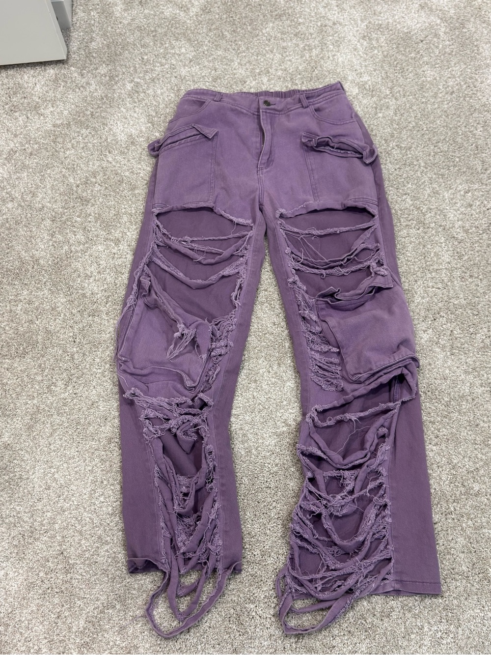 Baggy AKIRA Purple Distressed Cut-Out Cargo Patchwork Jeans